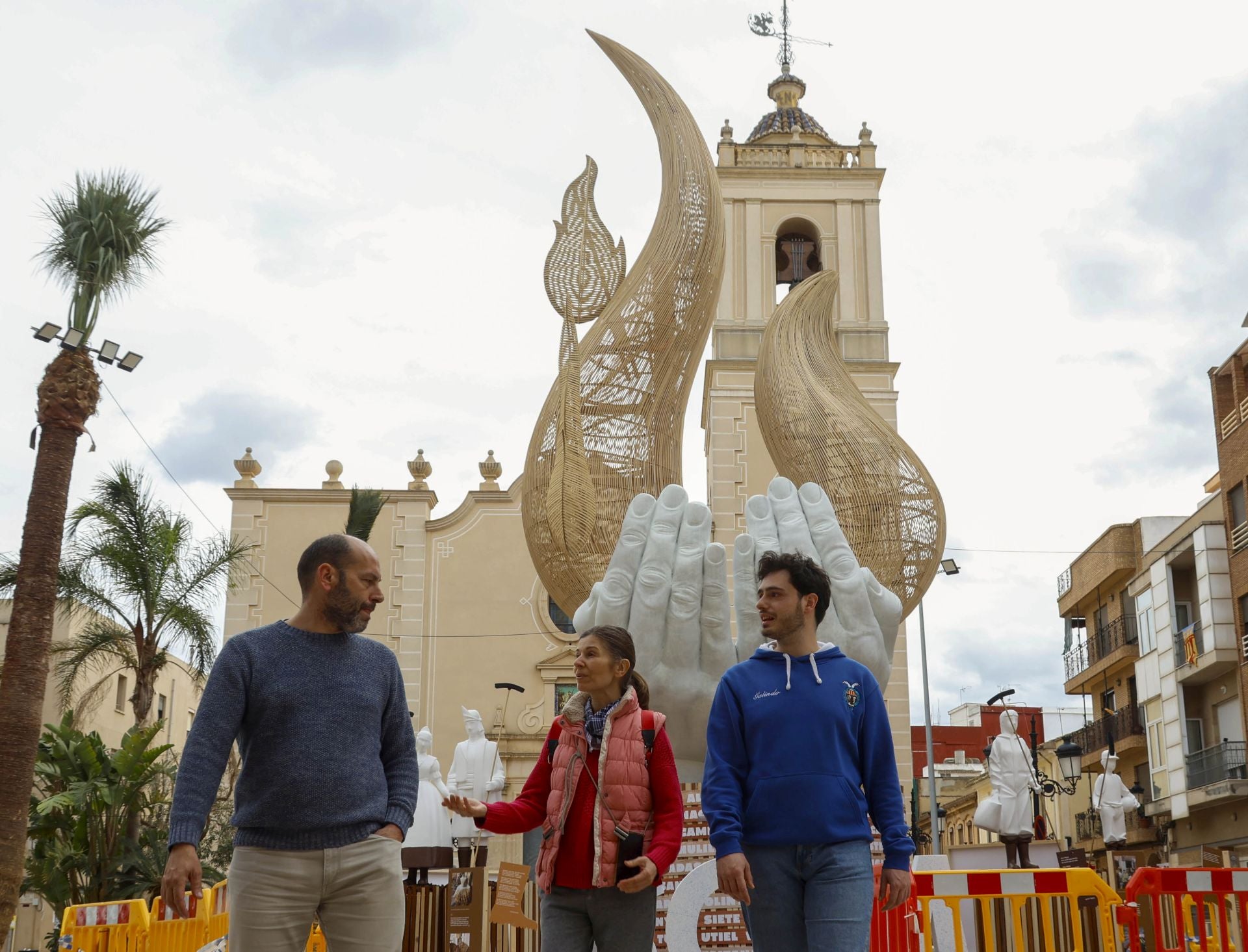 La plantà de las Fallas en Paiporta y Catarroja