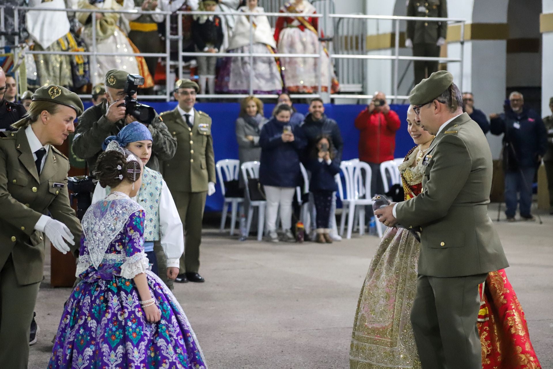 FOTOS | La falla de las Fuerzas Armadas y la Guardia Civil homenajea al pueblo valenciano