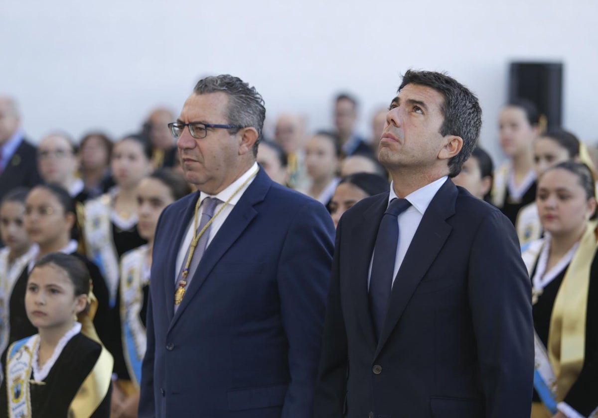 Mazón, junto al alcalde de Benidorm, Toni Pérez.