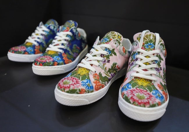 Deportivas de inspiración fallera.