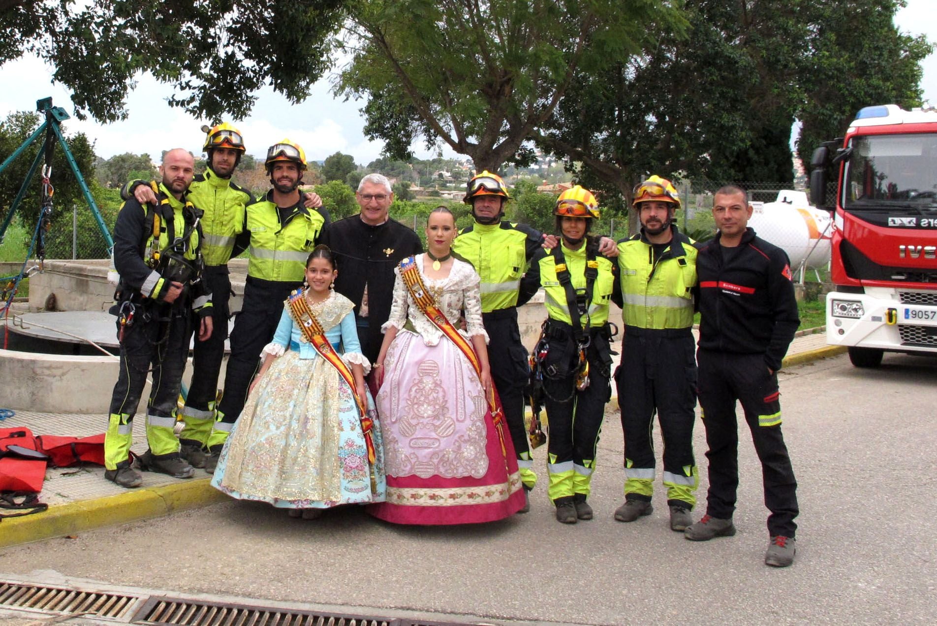 Imagen secundaria 1 - De los ninots de un taller arrasado por la dana a las visitas de las falleras mayores