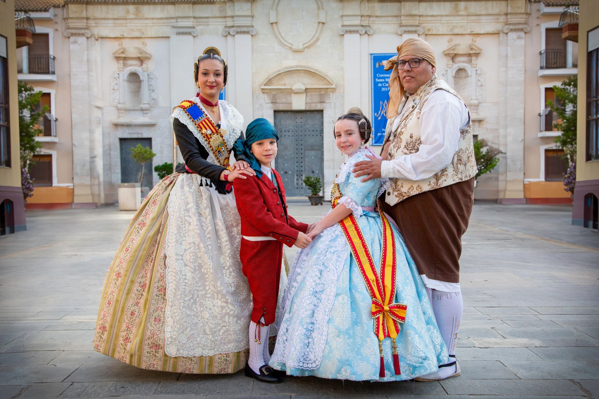 Aitana, Yeray, Karen y Ximo, representantes de la Falla Futbol de Carlet.