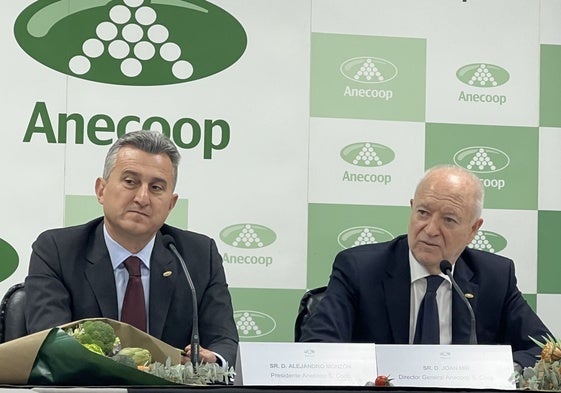 Alejandro Monzón, presidente de Anecoop, y Joan Mir, director general, durante la presentación de resultados.