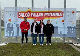 El alcalde, con las falleras mayores y la presidenta de la Junta Local de Paterna.