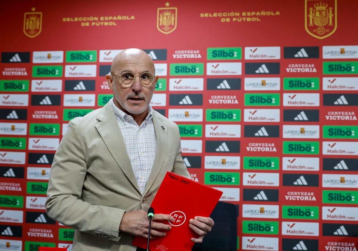 Luis de la Fuente en su comparecencia en Mestalla