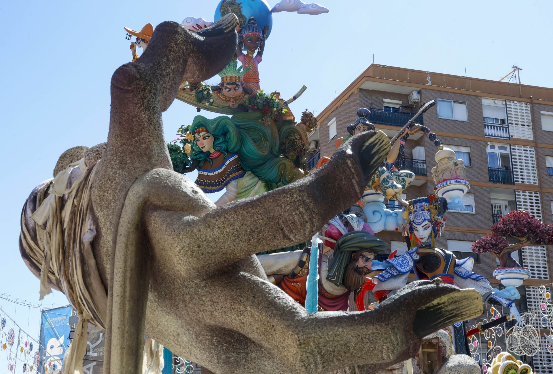 Falla L'Antiga de Campanar (Monestir de Poblet-Aparicio Albiñana). Carrer d'Aparicio Albiñana, 2, 46015 Valencia.