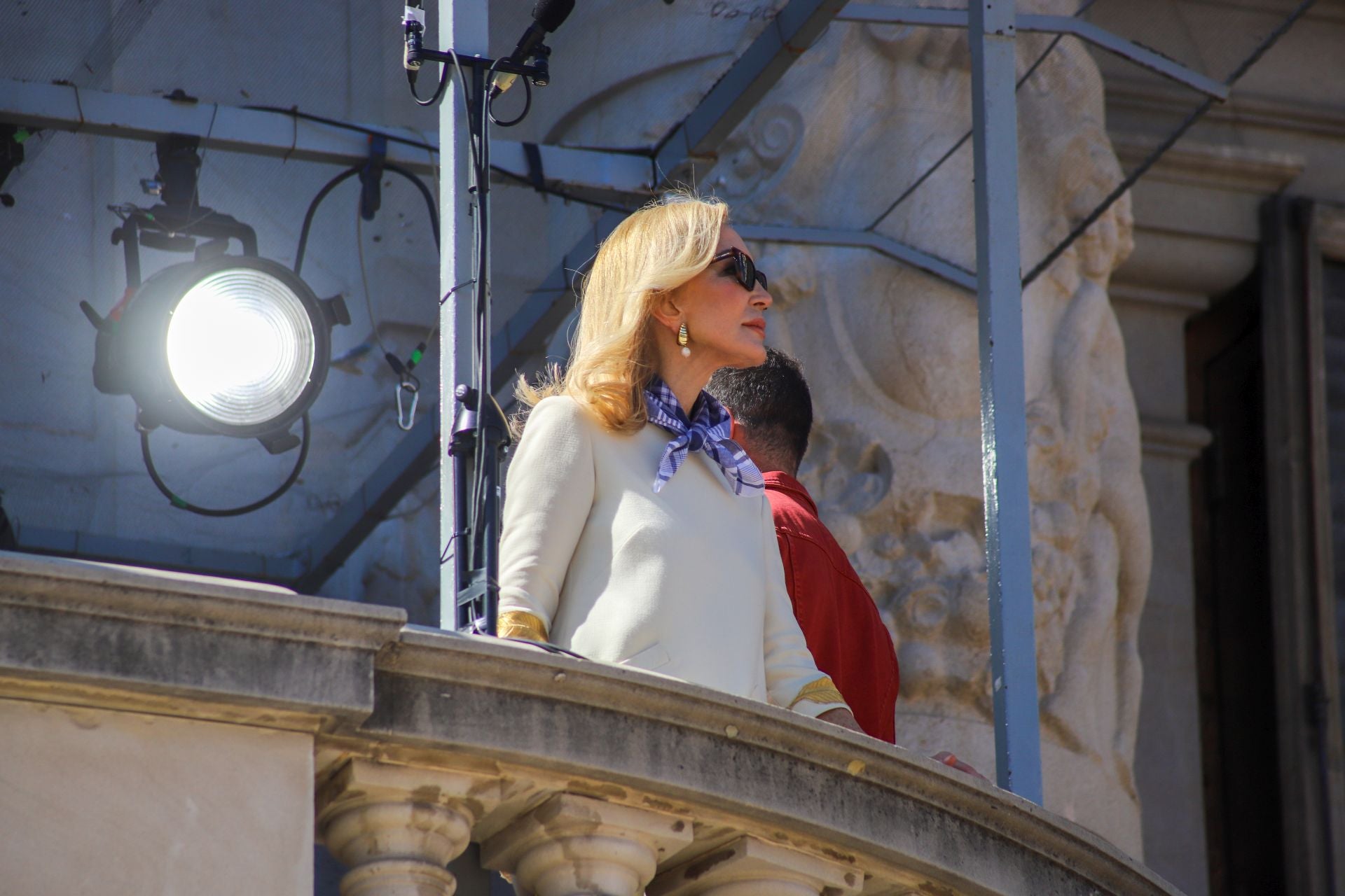 Fotos | Los famosos disfrutan de la mascletà y los toros de hoy sábado en las Fallas de Valencia