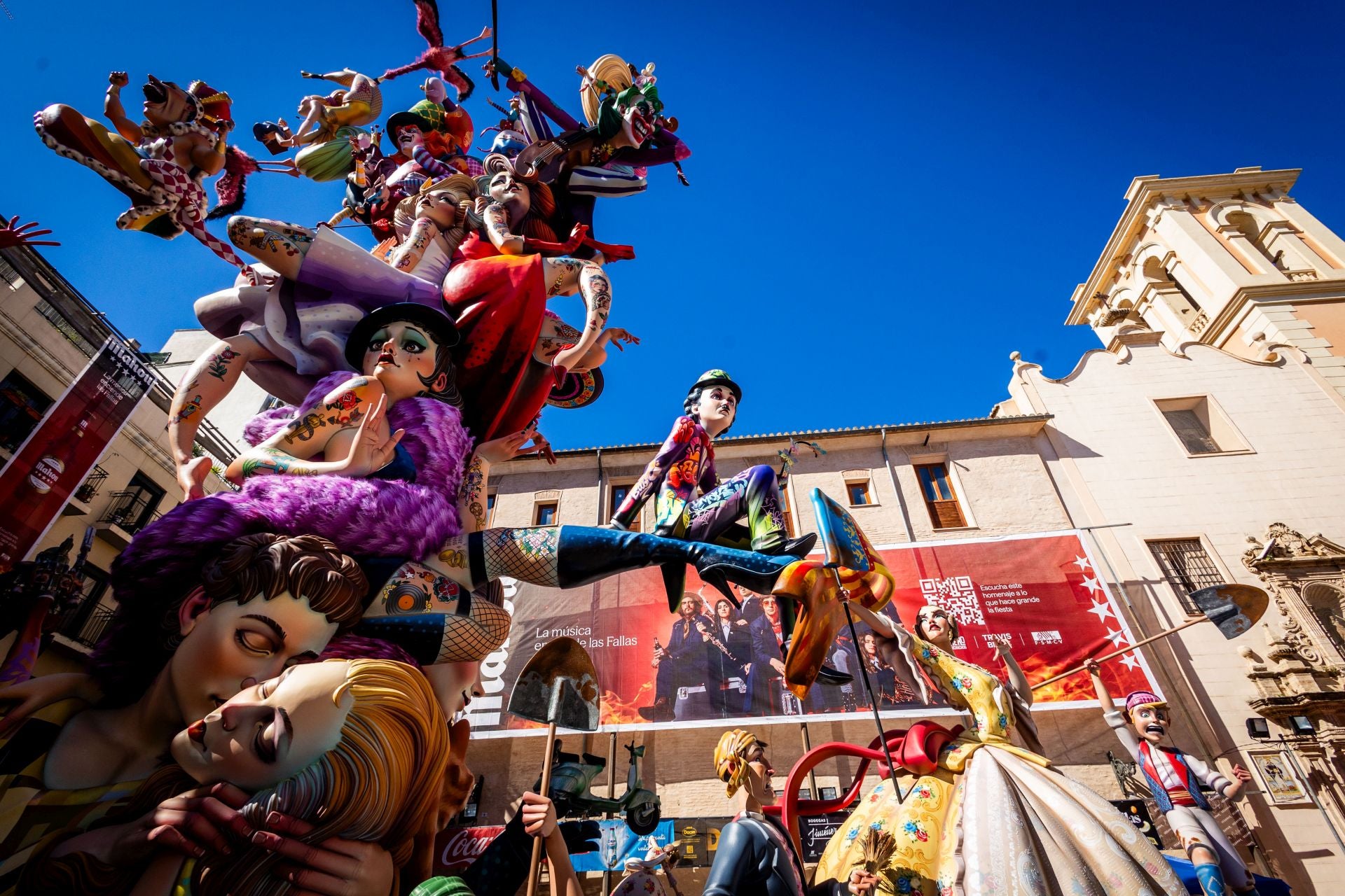 Falla Plaza del Pilar. Plaça del Pilar, 46001 València.