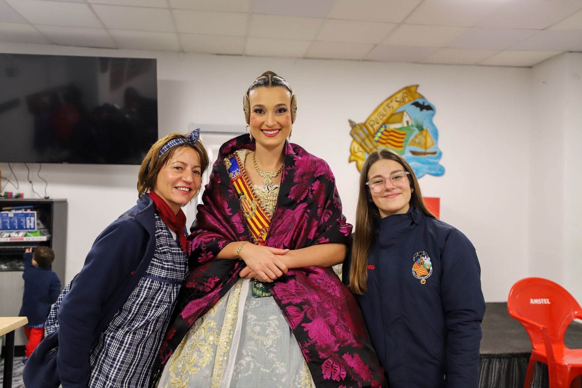 La fallera mayor de Valencia visita una de las fallas afectadas por la dana en La Torre