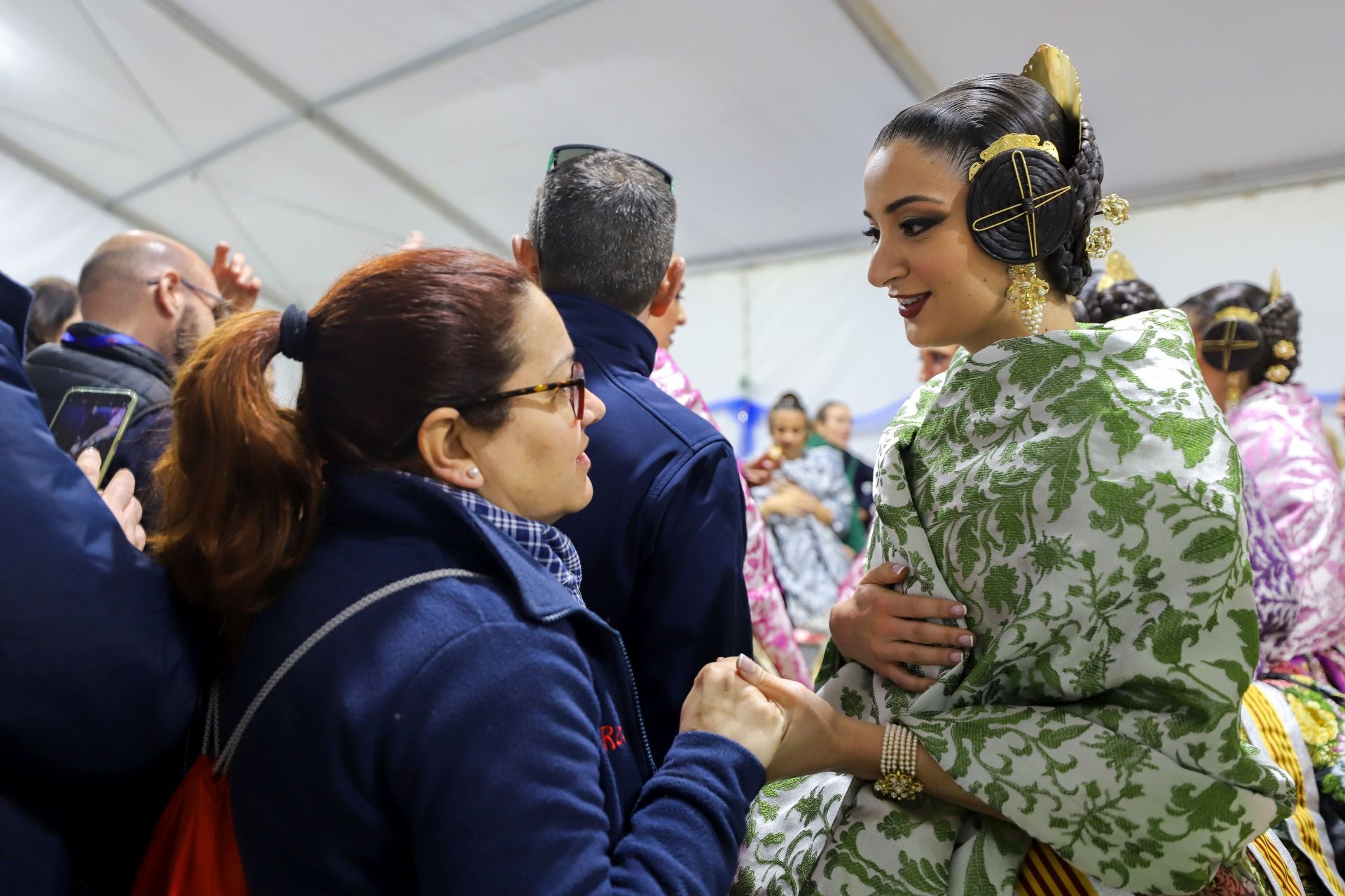 La fallera mayor de Valencia visita una de las fallas afectadas por la dana en La Torre