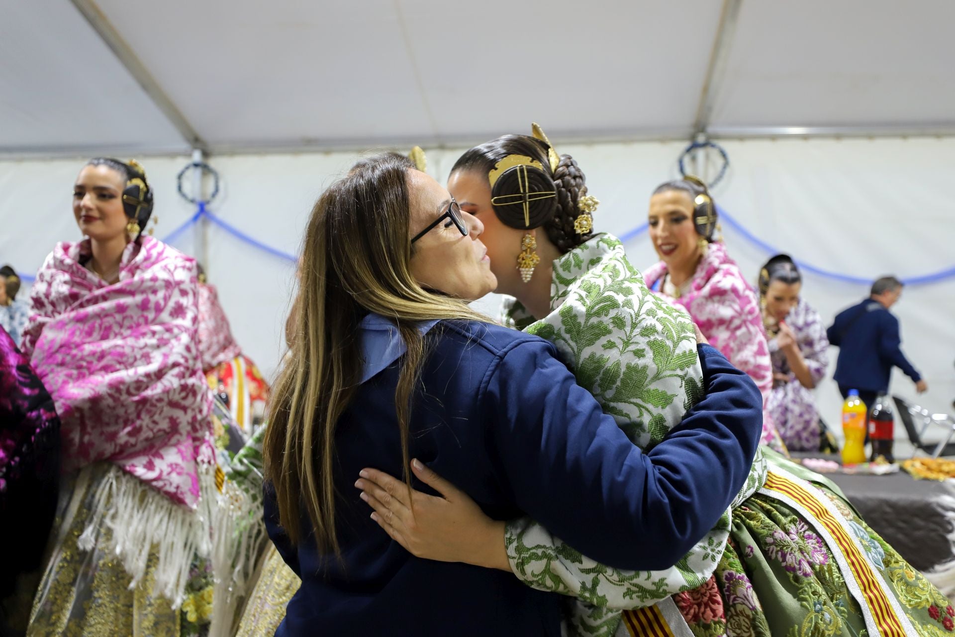 La fallera mayor de Valencia visita una de las fallas afectadas por la dana en La Torre