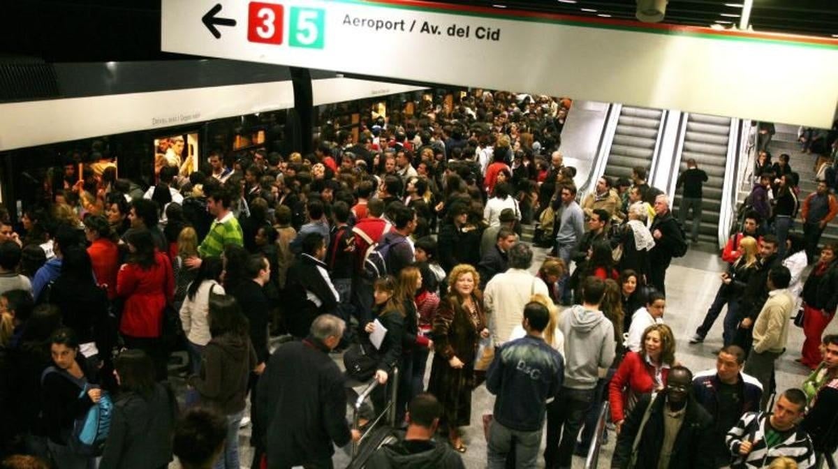 Caos en Metrovalencia durante las horas previas a la mascletà