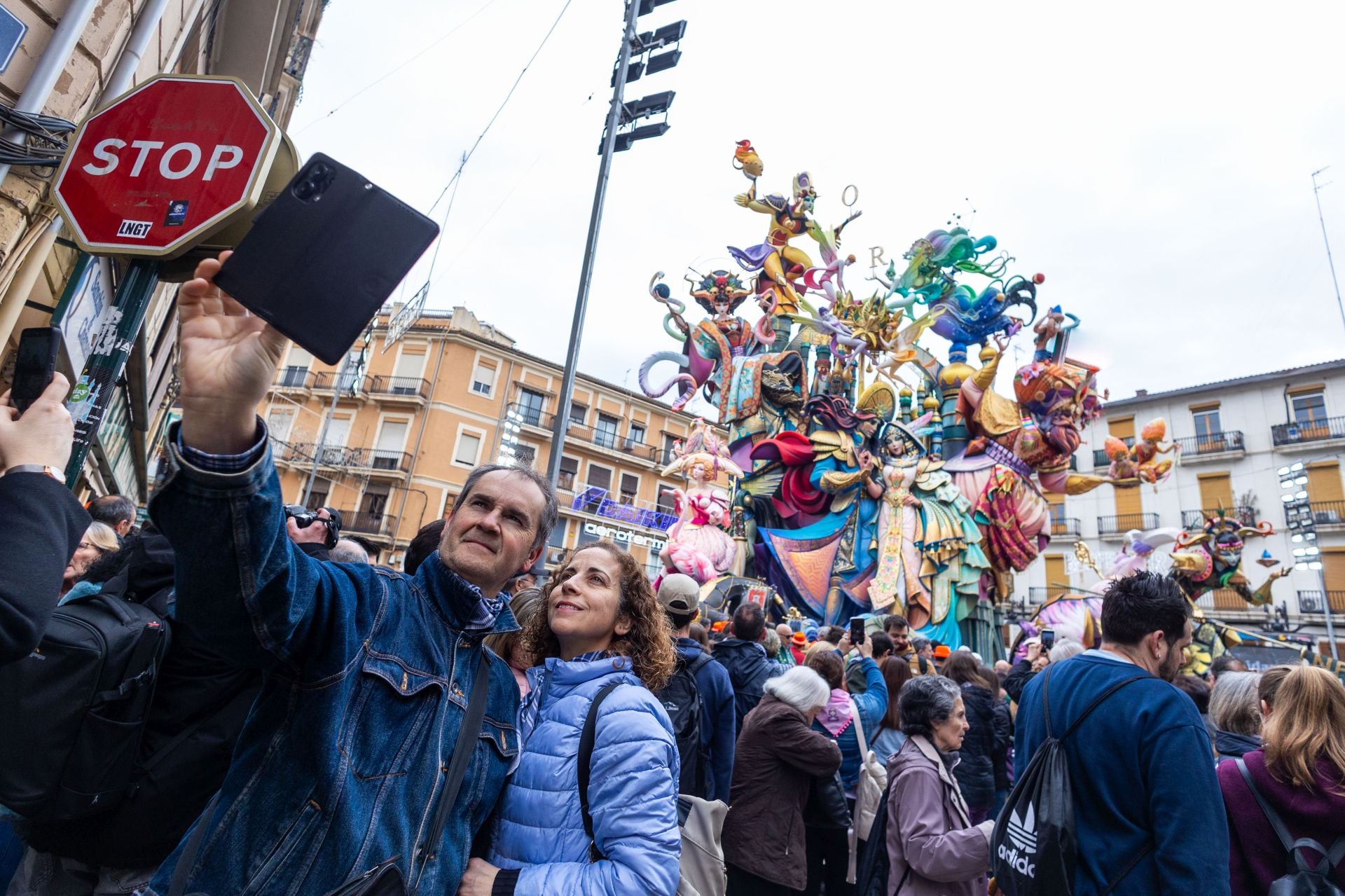 Superdomingo fallero: un recorrido por las calles y las fallas de Valencia