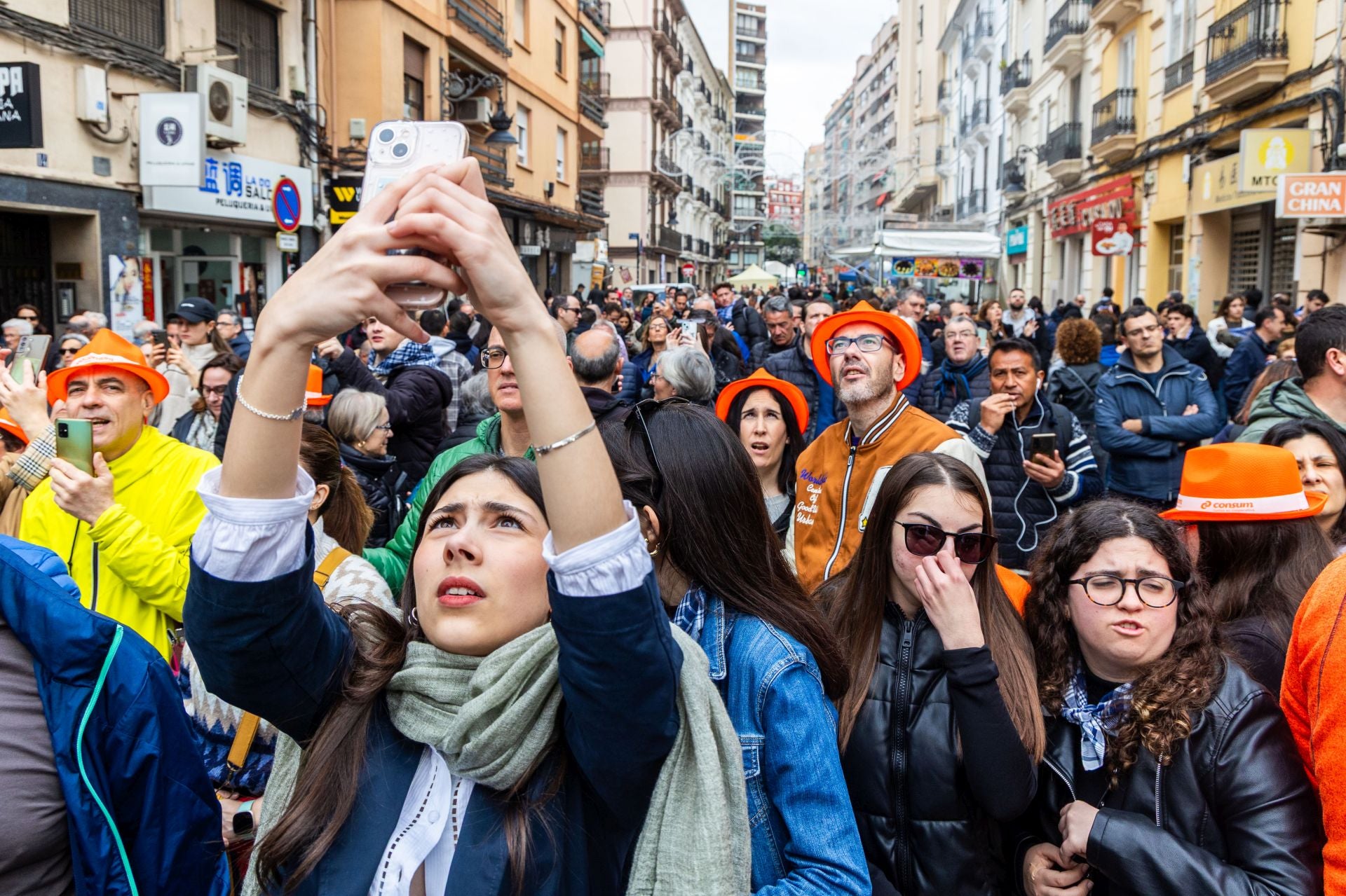 Superdomingo fallero: un recorrido por las calles y las fallas de Valencia