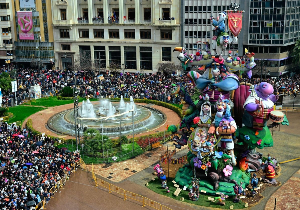 Llenazo en la plaza del Ayuntamiento.