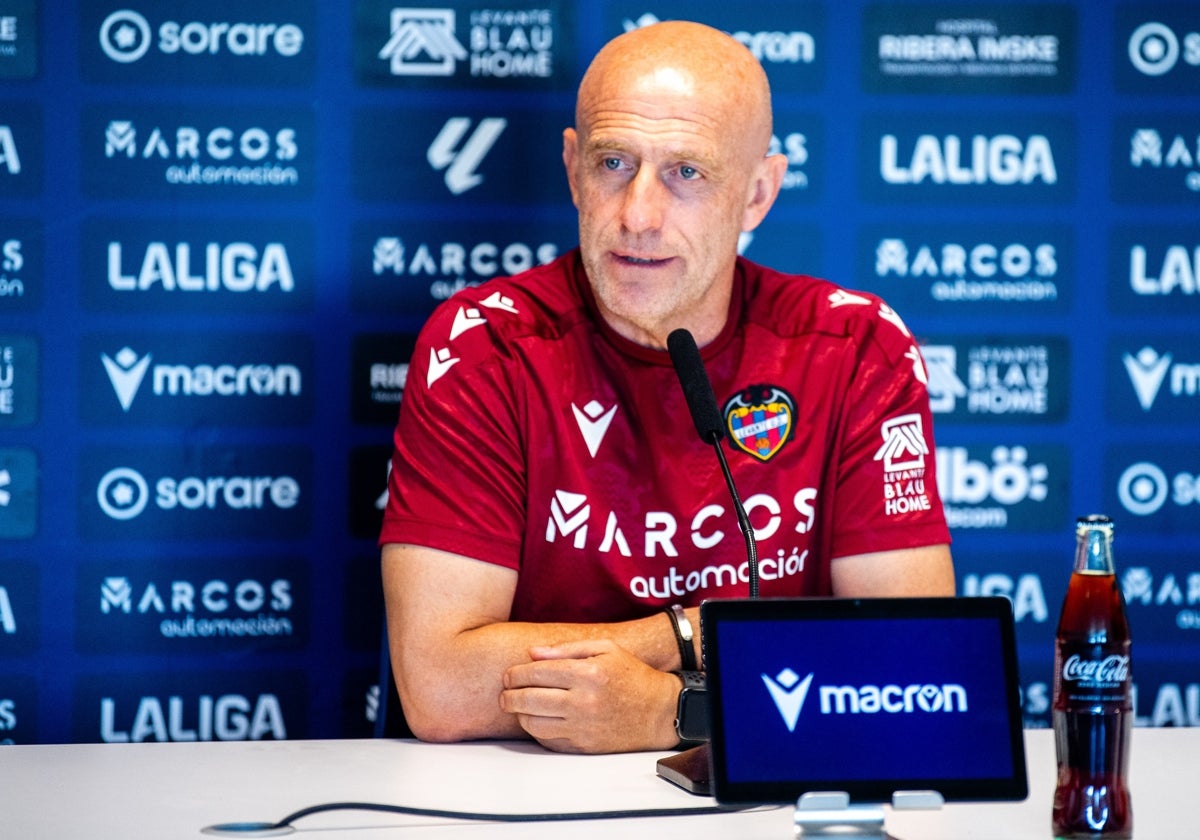 Julián Calero durante una rueda de prensa.