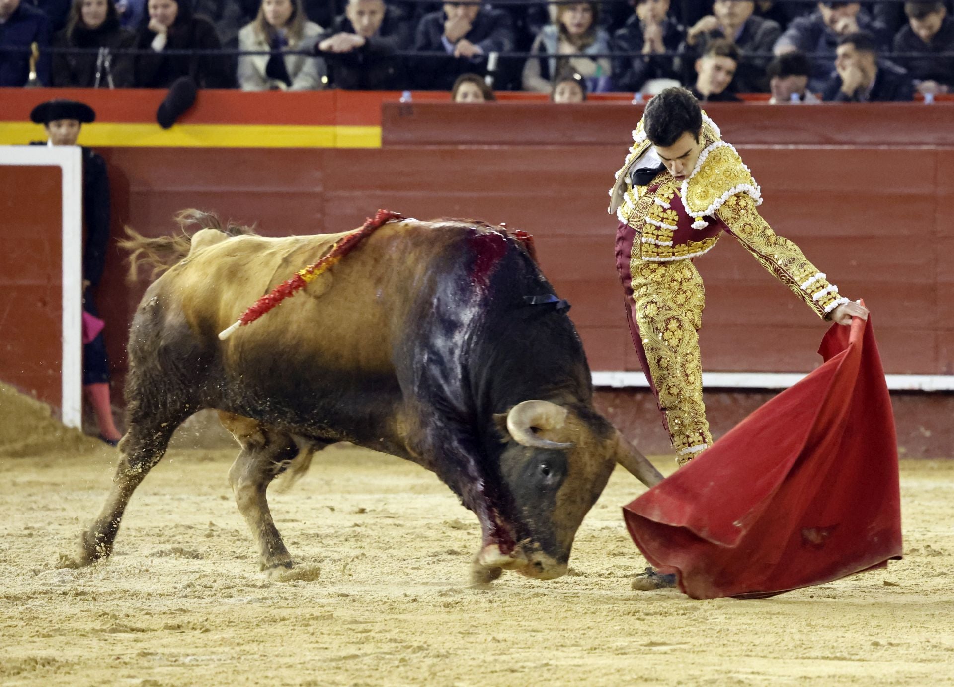 FOTOS | Así ha sido la tercera corrida de la Feria de Fallas 2025: Roca Rey, Manzanares y Tomás Rufo