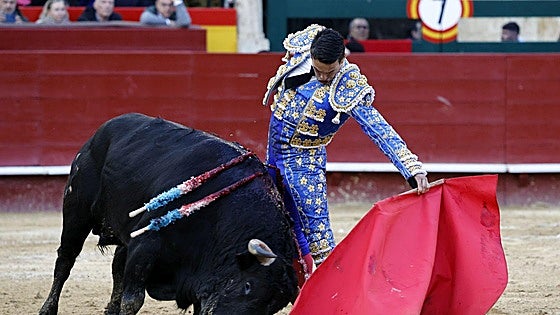 FOTOS | Así ha sido la tercera corrida de la Feria de Fallas 2025: Roca Rey, Manzanares y Tomás Rufo