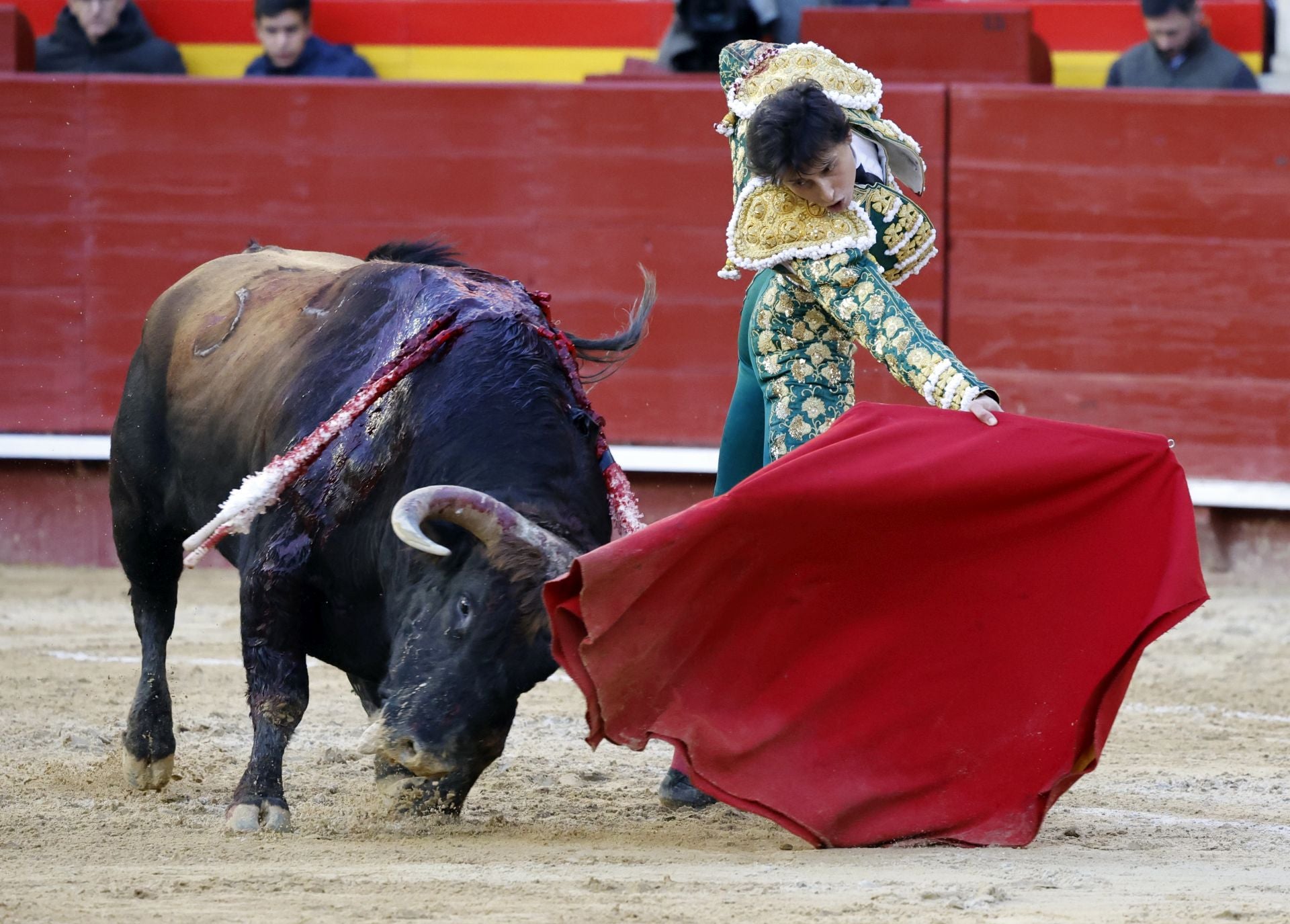 FOTOS | Así ha sido la tercera corrida de la Feria de Fallas 2025: Roca Rey, Manzanares y Tomás Rufo