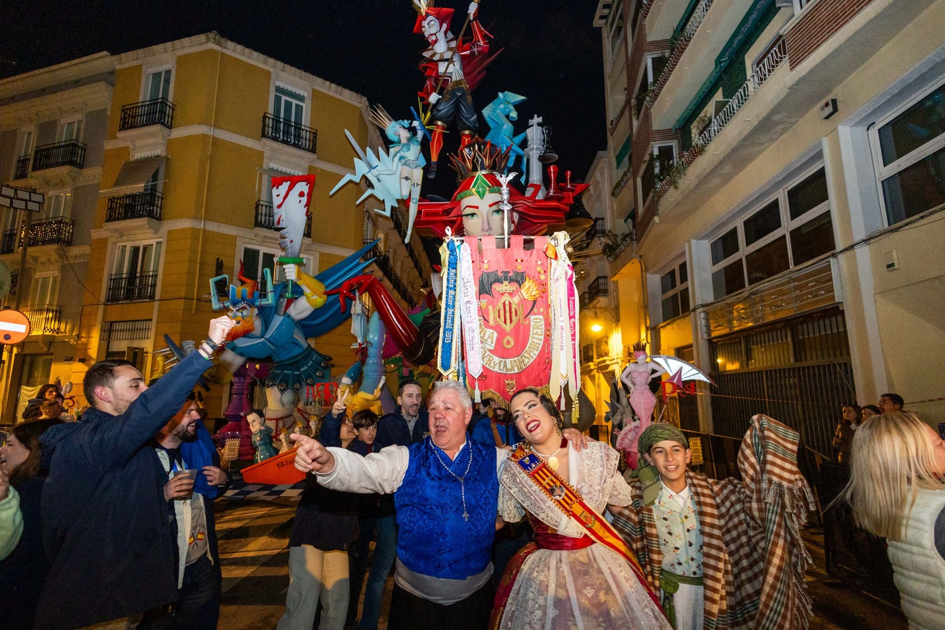 FOTOS | Espartero gana el primer premio de las Fallas en Primera A