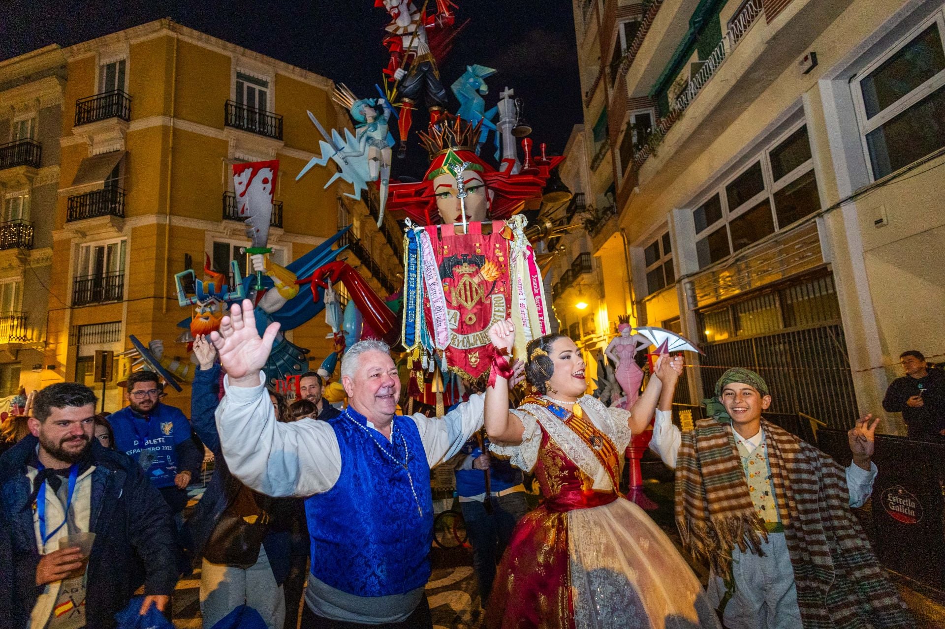 FOTOS | Espartero gana el primer premio de las Fallas en Primera A