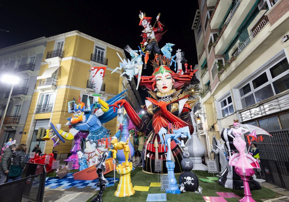 FOTOS | Espartero gana el primer premio de las Fallas en Primera A