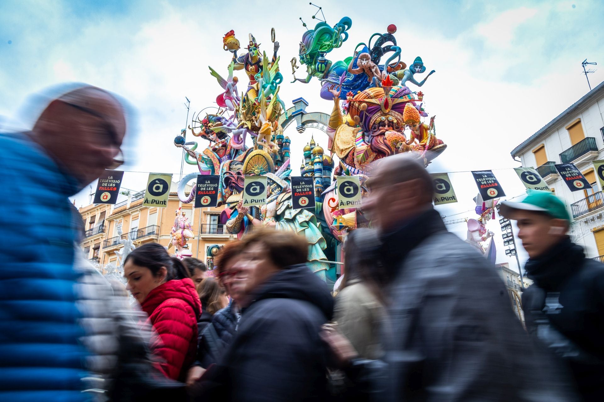 FOTOS | Colas para ver la falla ganadora, Convento Jerusalén