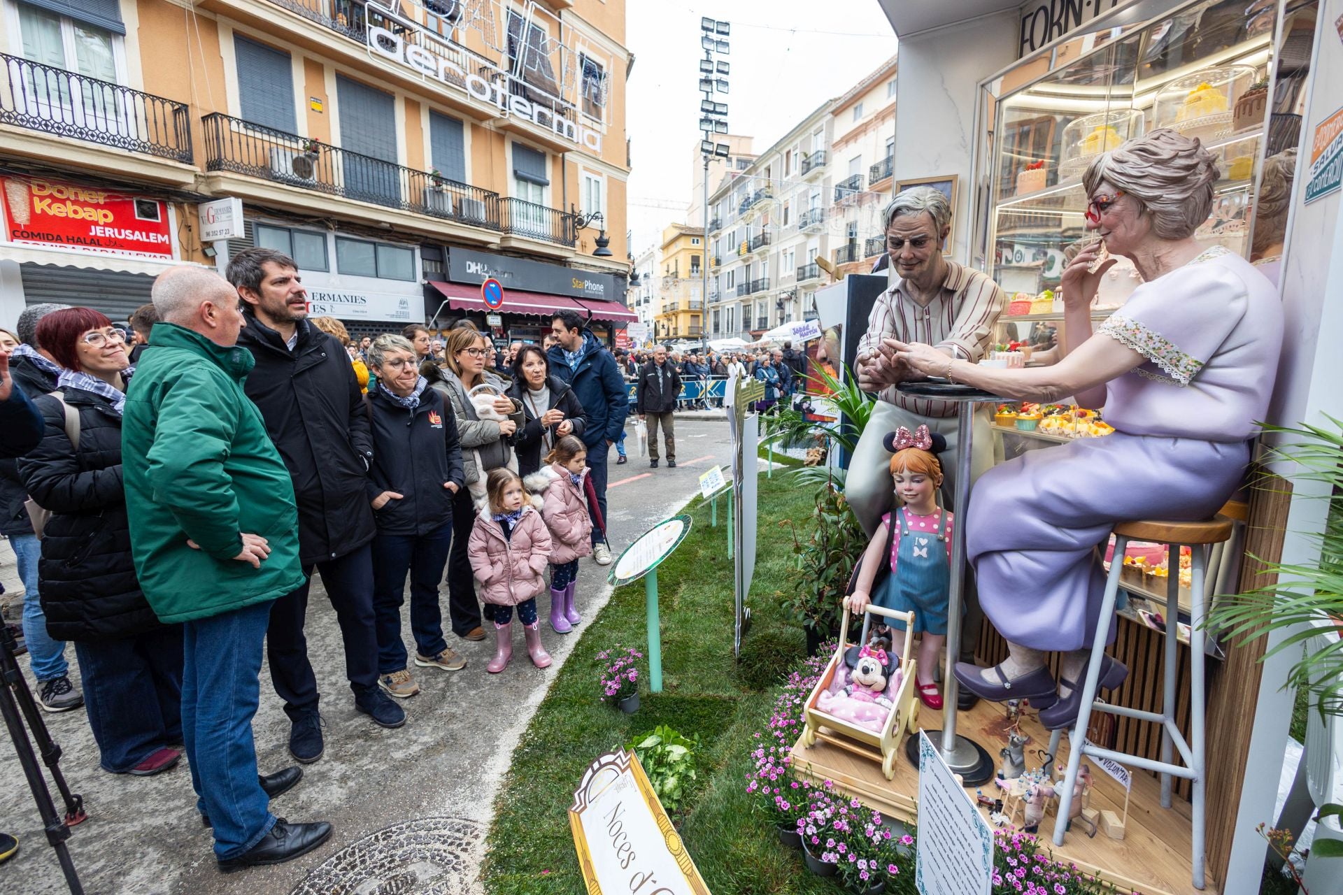 FOTOS | Colas para ver la falla ganadora, Convento Jerusalén