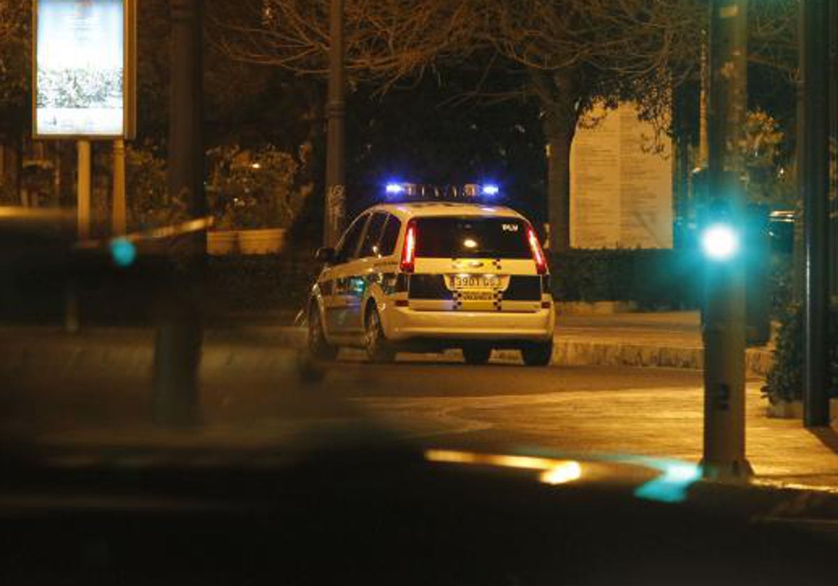 Imagen de archivo de una patrulla de la Policía local de Valencia.