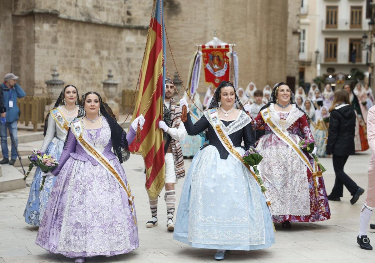 Valencia entra en sus días grandes de Fallas con lluvias.