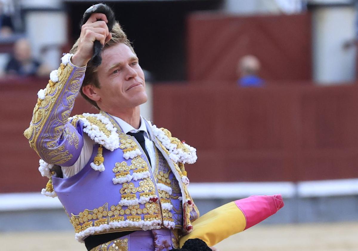 El diestro Borja Jiménez durante la corrida de la Feria de Otoño, en Las Ventas, en 2023