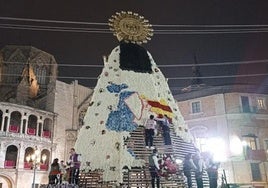 El manto de la Virgen de los Desamparados.