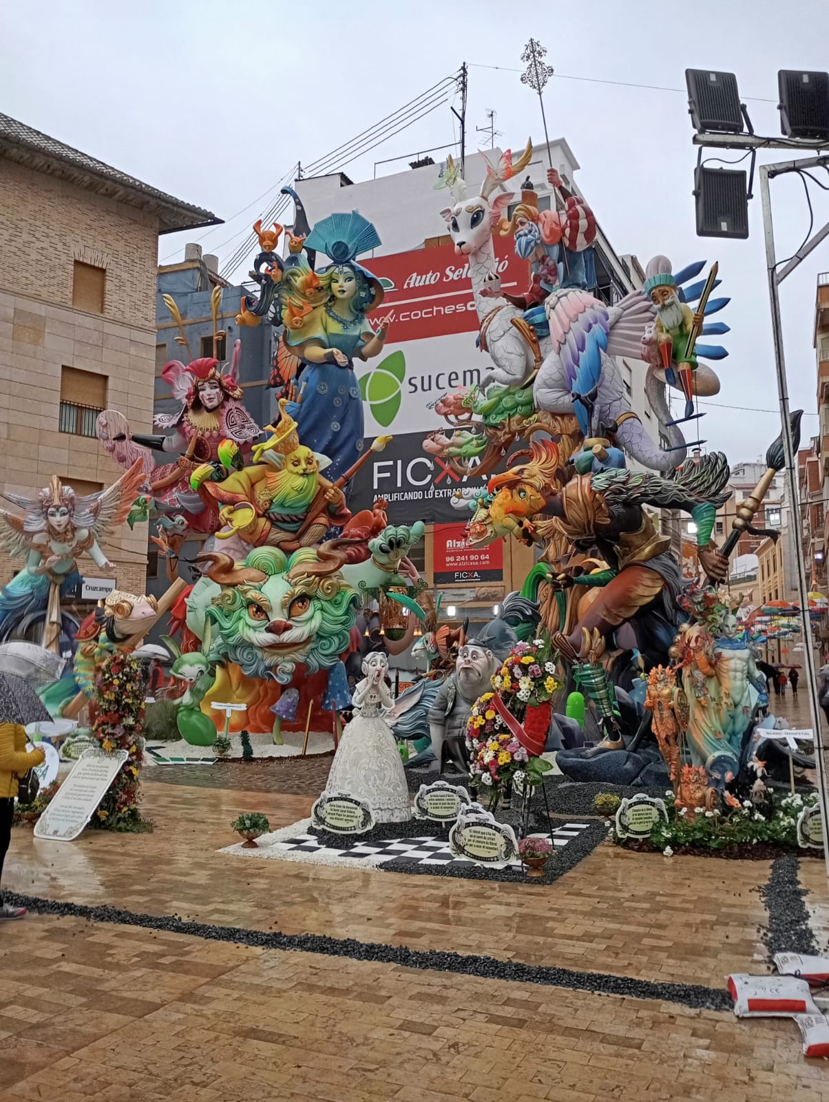 El monumento de la falla El Mercat.