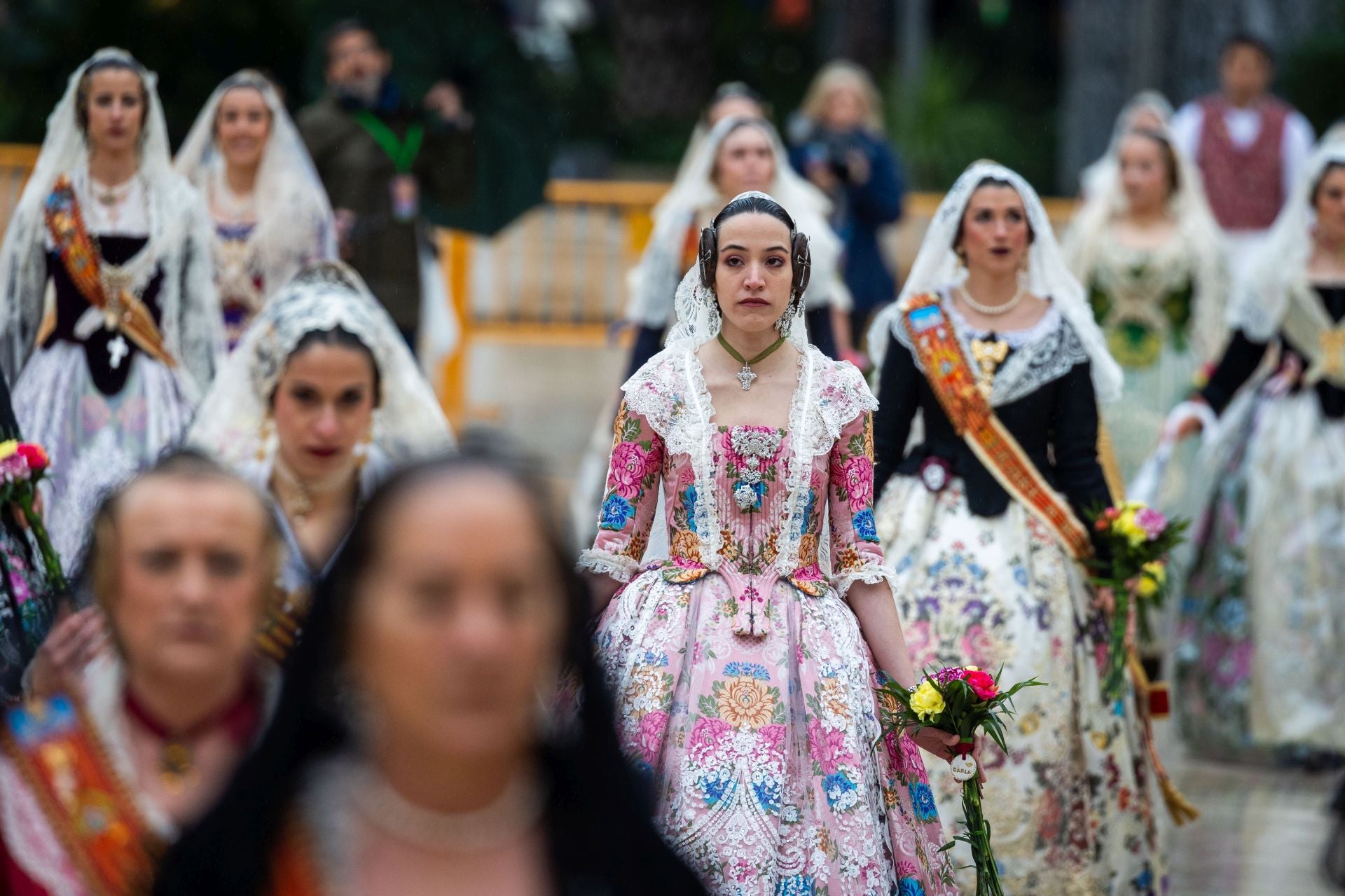 FOTOS | Segundo día de Ofrenda de las Fallas 2025