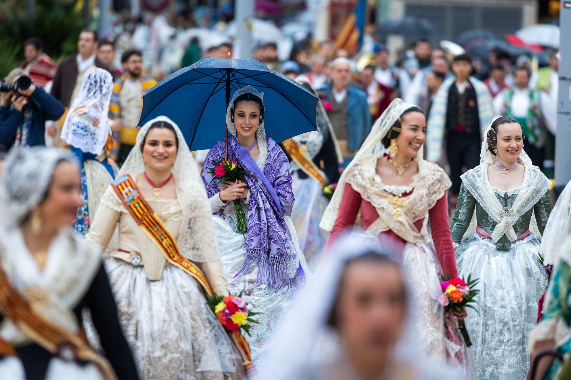 FOTOS | Segundo día de Ofrenda de las Fallas 2025