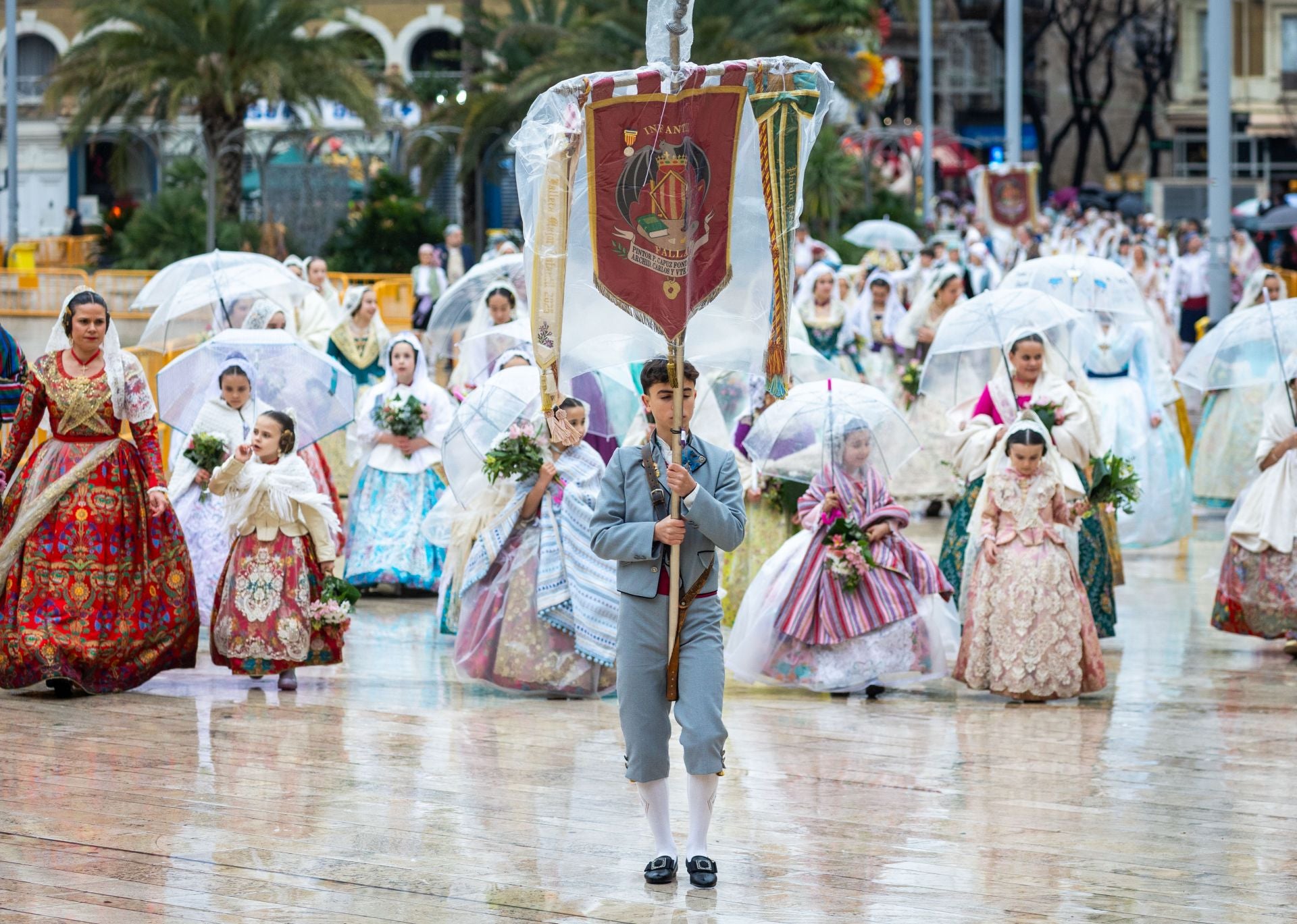 FOTOS | Segundo día de Ofrenda de las Fallas 2025