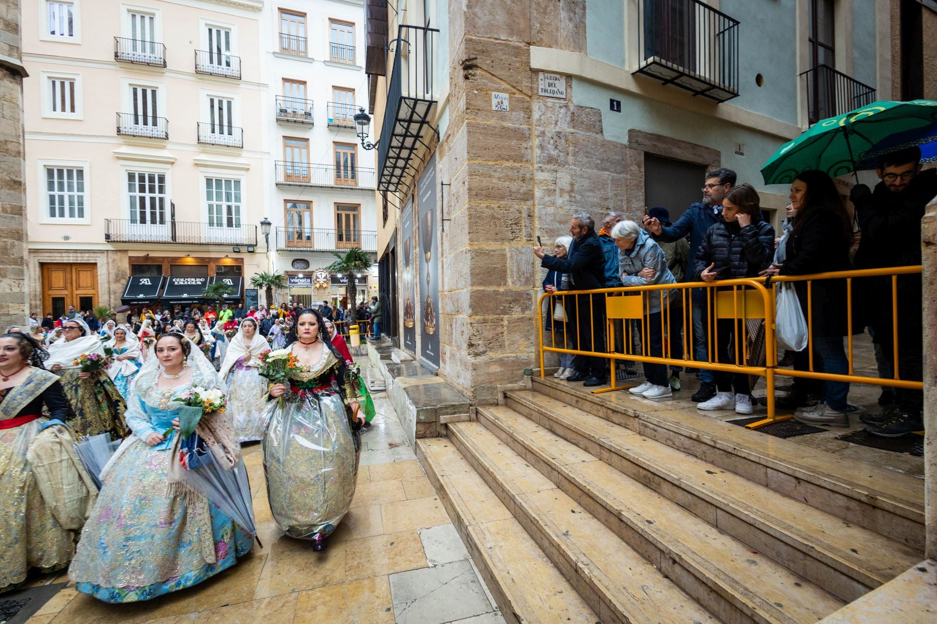 FOTOS | Segundo día de Ofrenda de las Fallas 2025