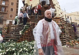 Alfred García, vestidor de la Virgen afectado por la dana.