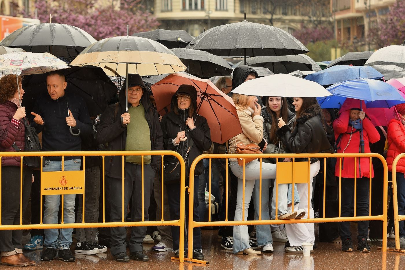Búscate en la mascletà de este 18 de marzo
