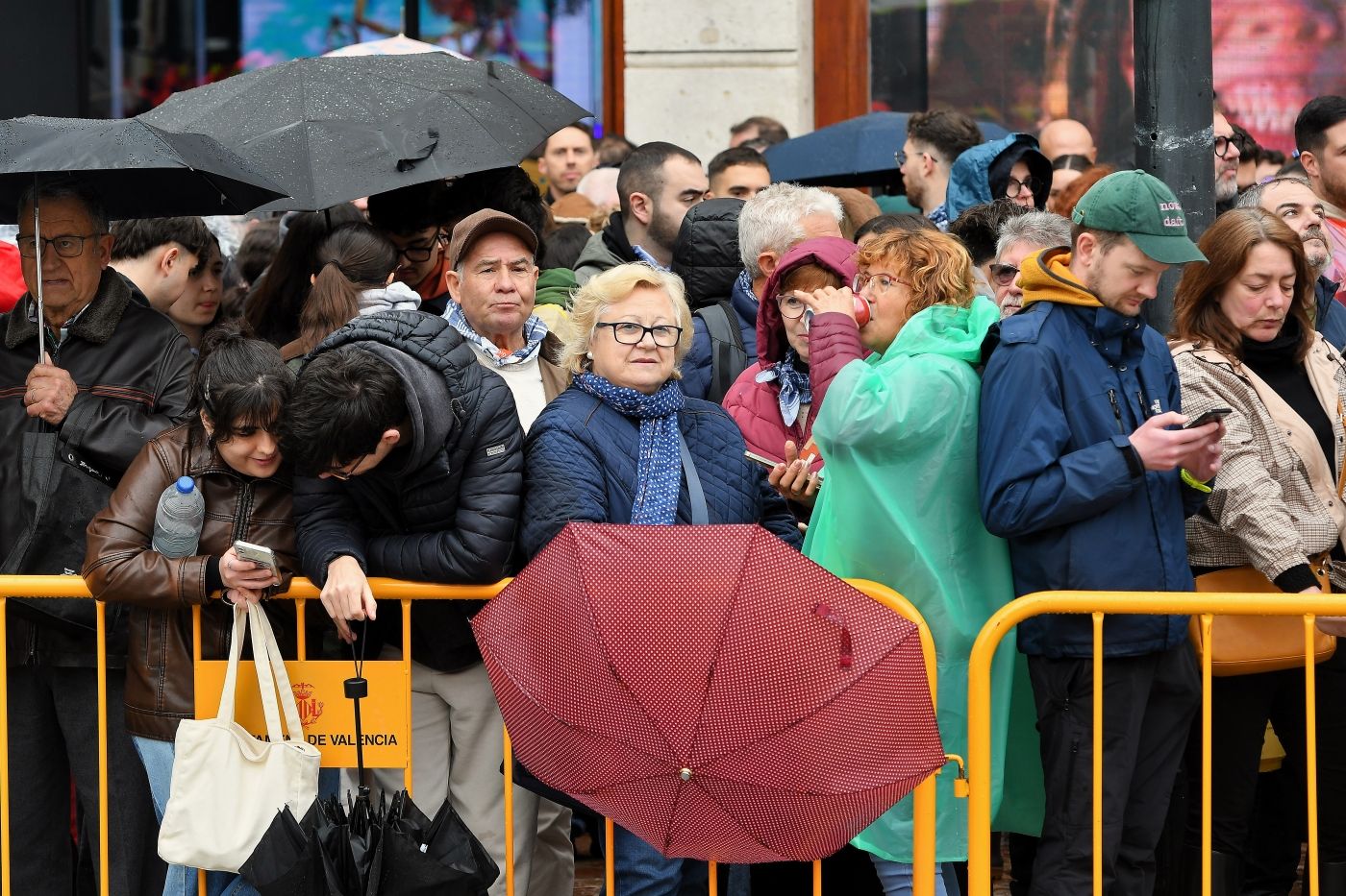 Búscate en la mascletà de este 18 de marzo