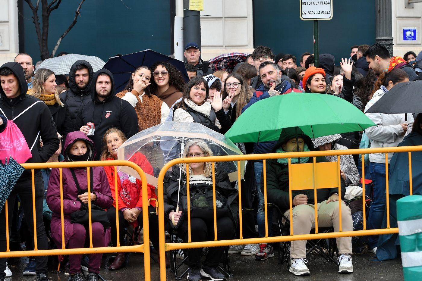 Búscate en la mascletà de este 18 de marzo