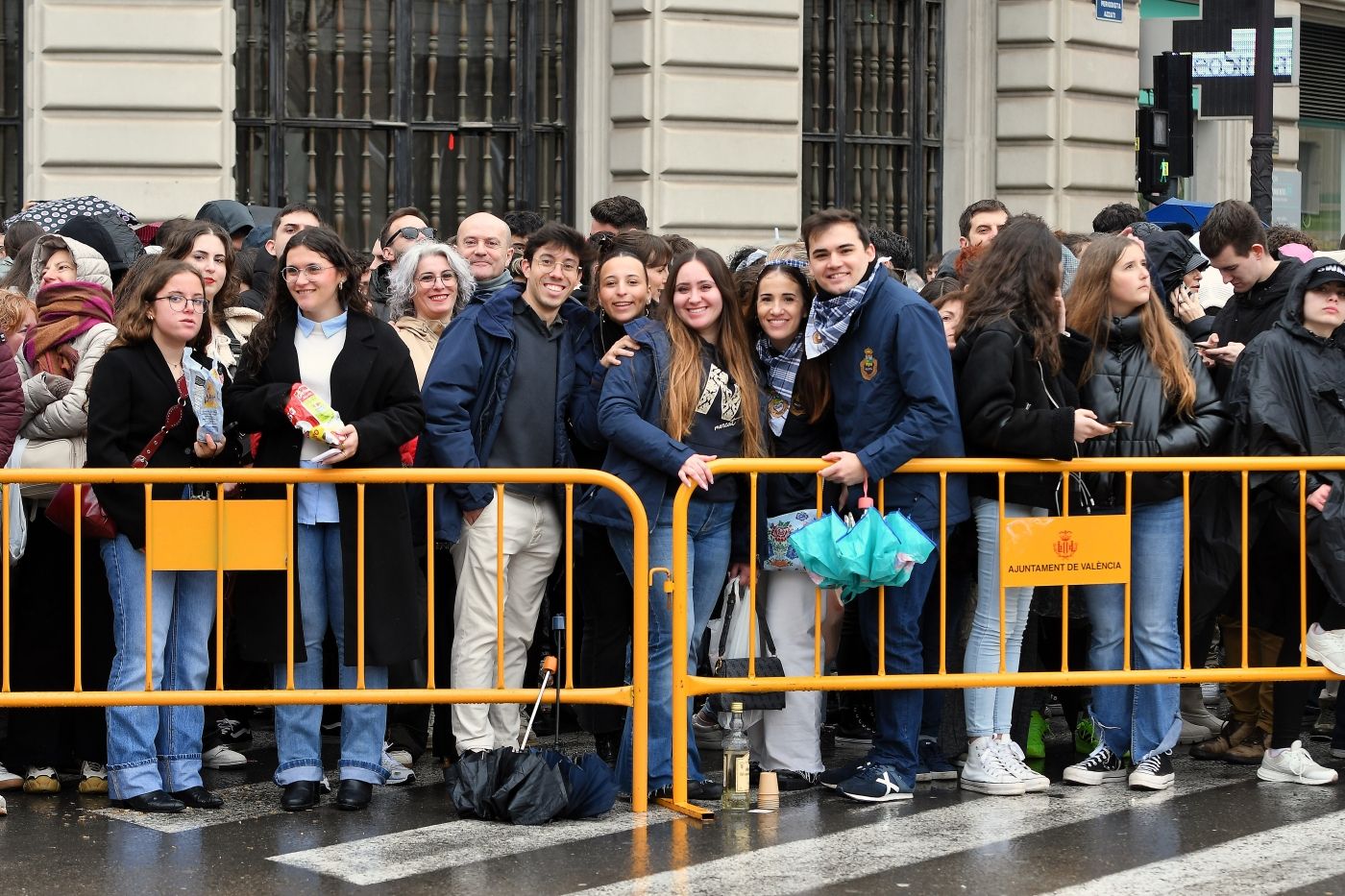 Búscate en la mascletà de este 18 de marzo
