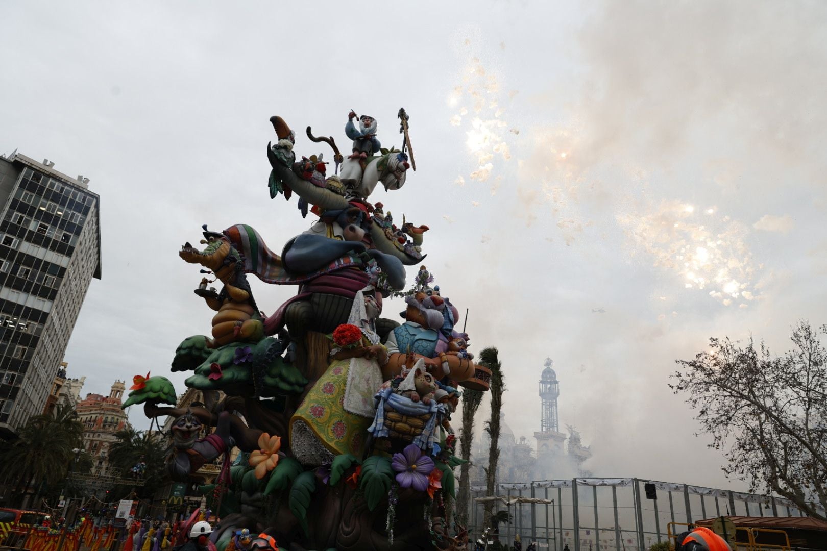 FOTOS | Así ha sido la mascletà del martes 18 de marzo