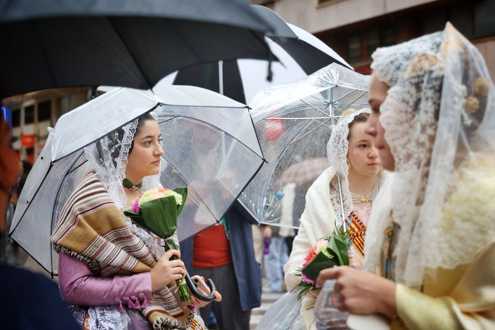 FOTOS | Segundo día de Ofrenda de las Fallas 2025