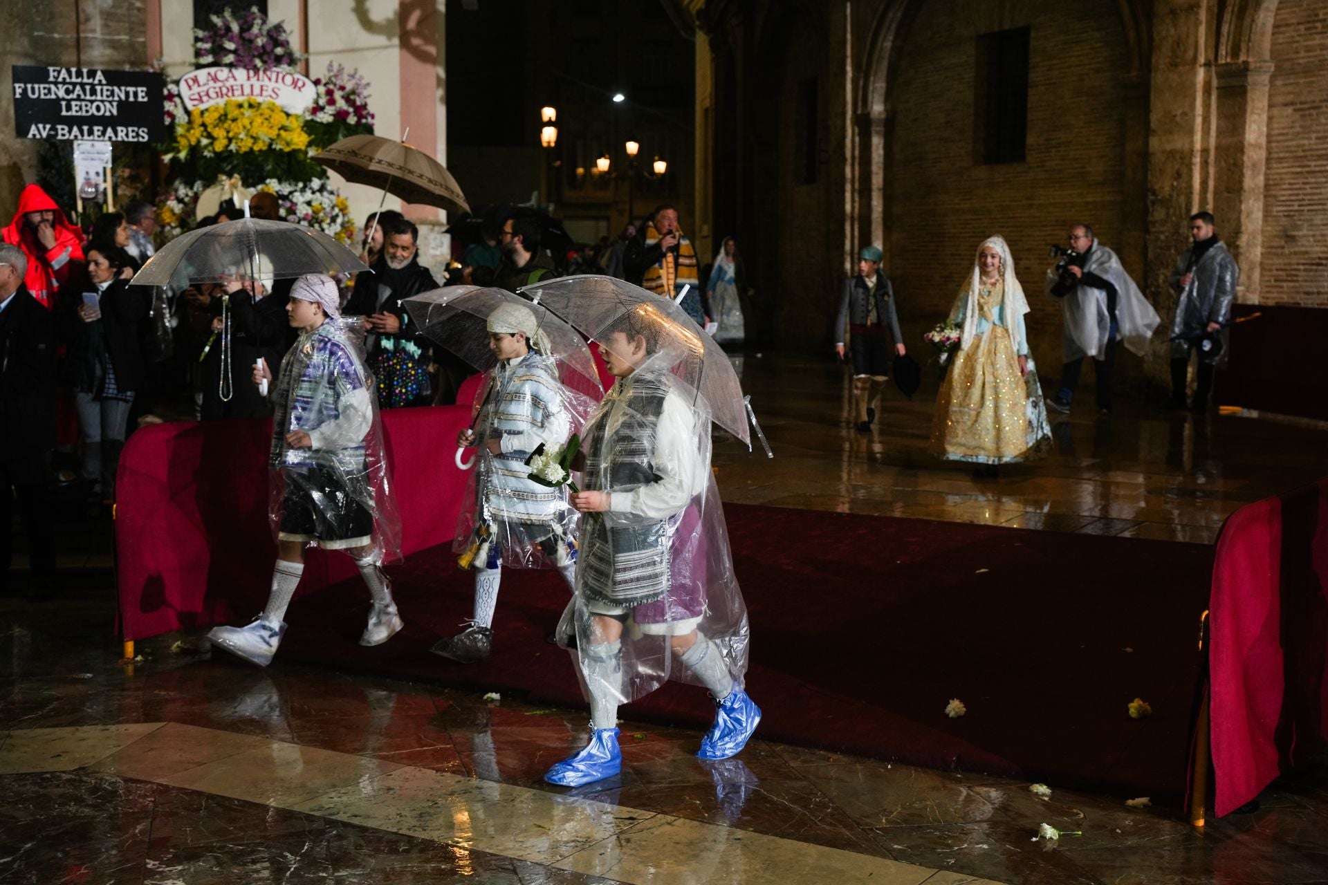 FOTOS | Segundo día de Ofrenda de las Fallas 2025