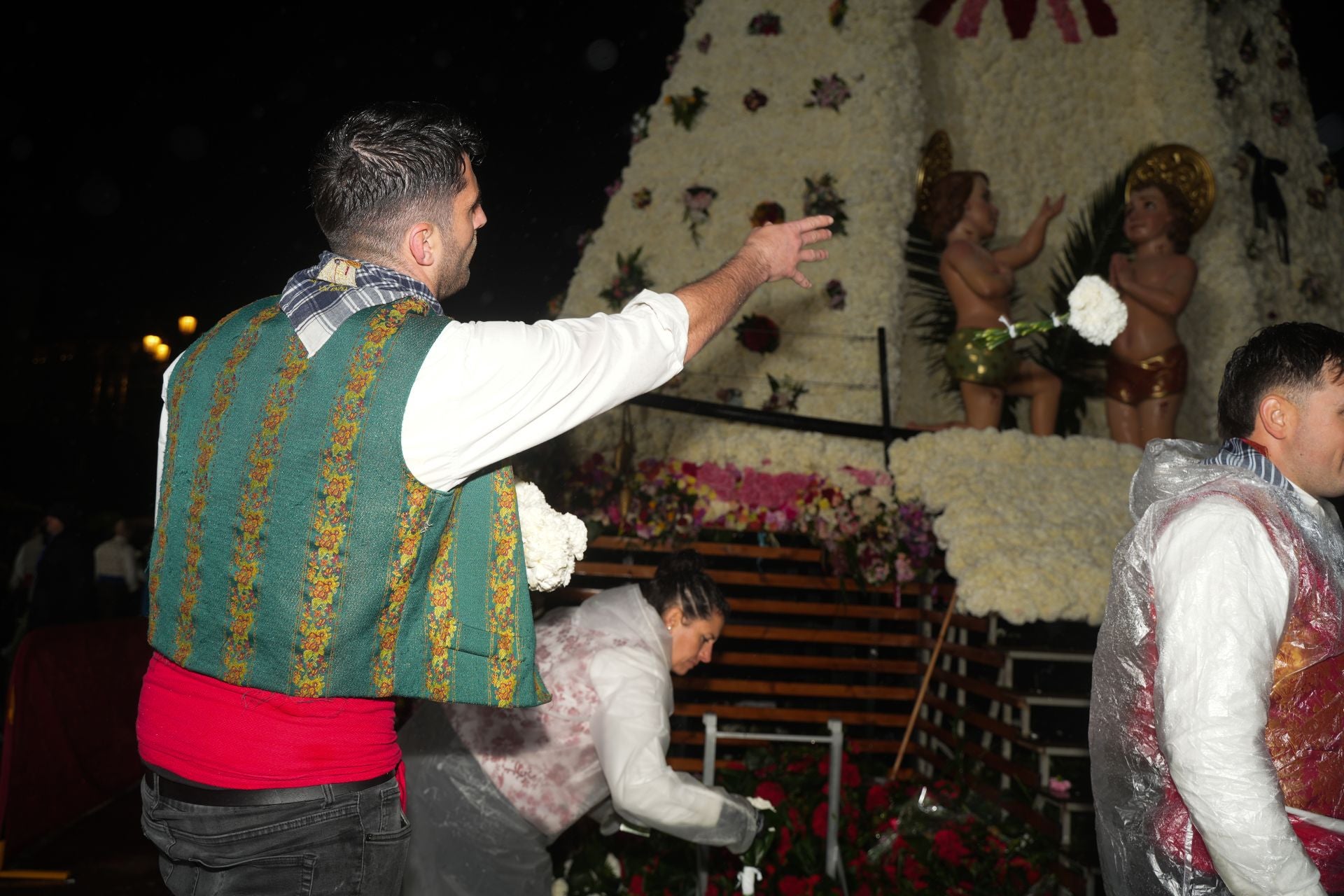 FOTOS | Segundo día de Ofrenda de las Fallas 2025