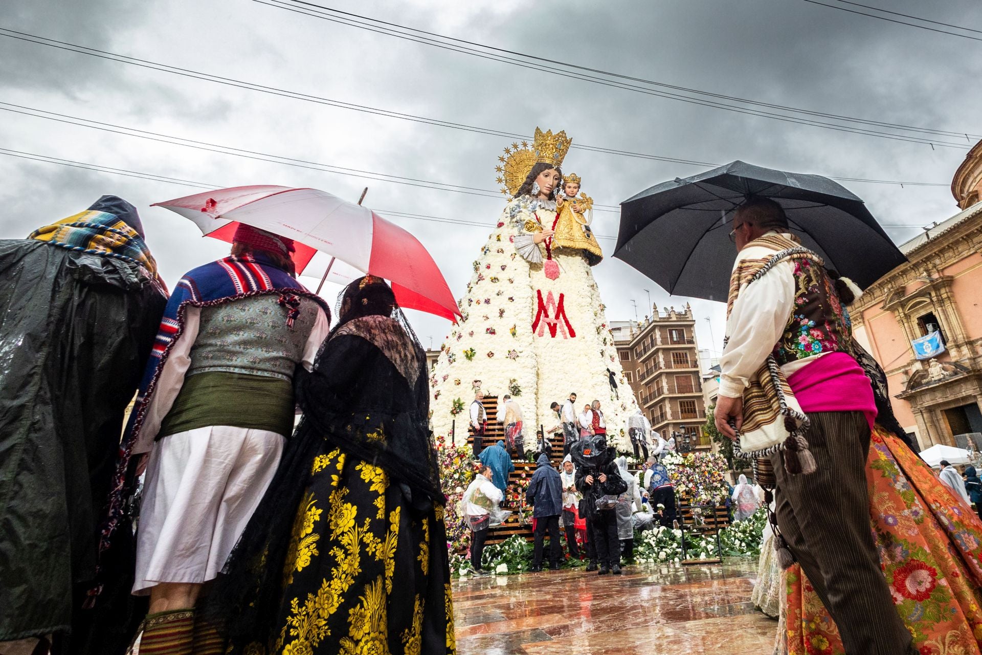 FOTOS | Segundo día de Ofrenda de las Fallas 2025