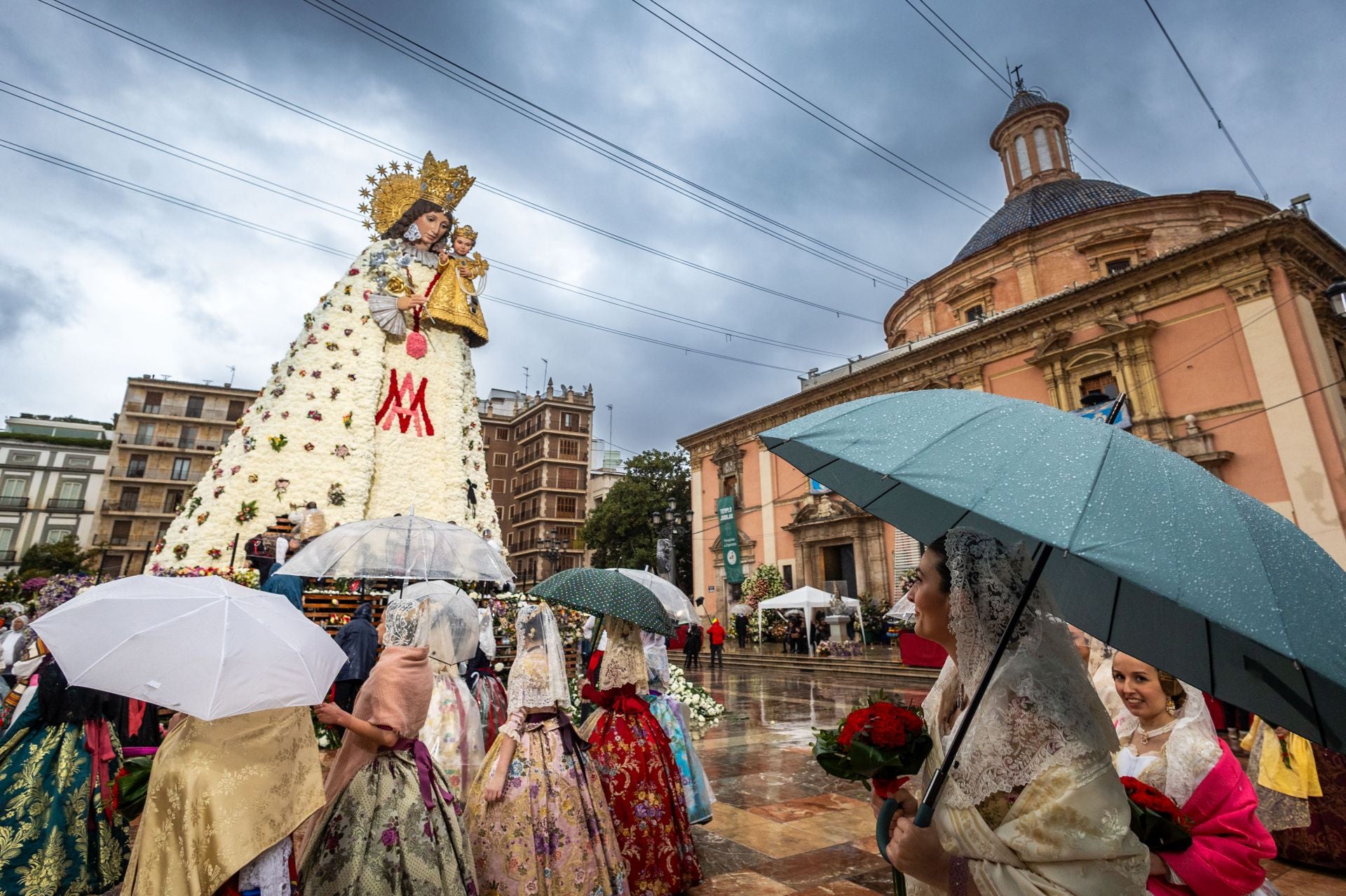 FOTOS | Segundo día de Ofrenda de las Fallas 2025