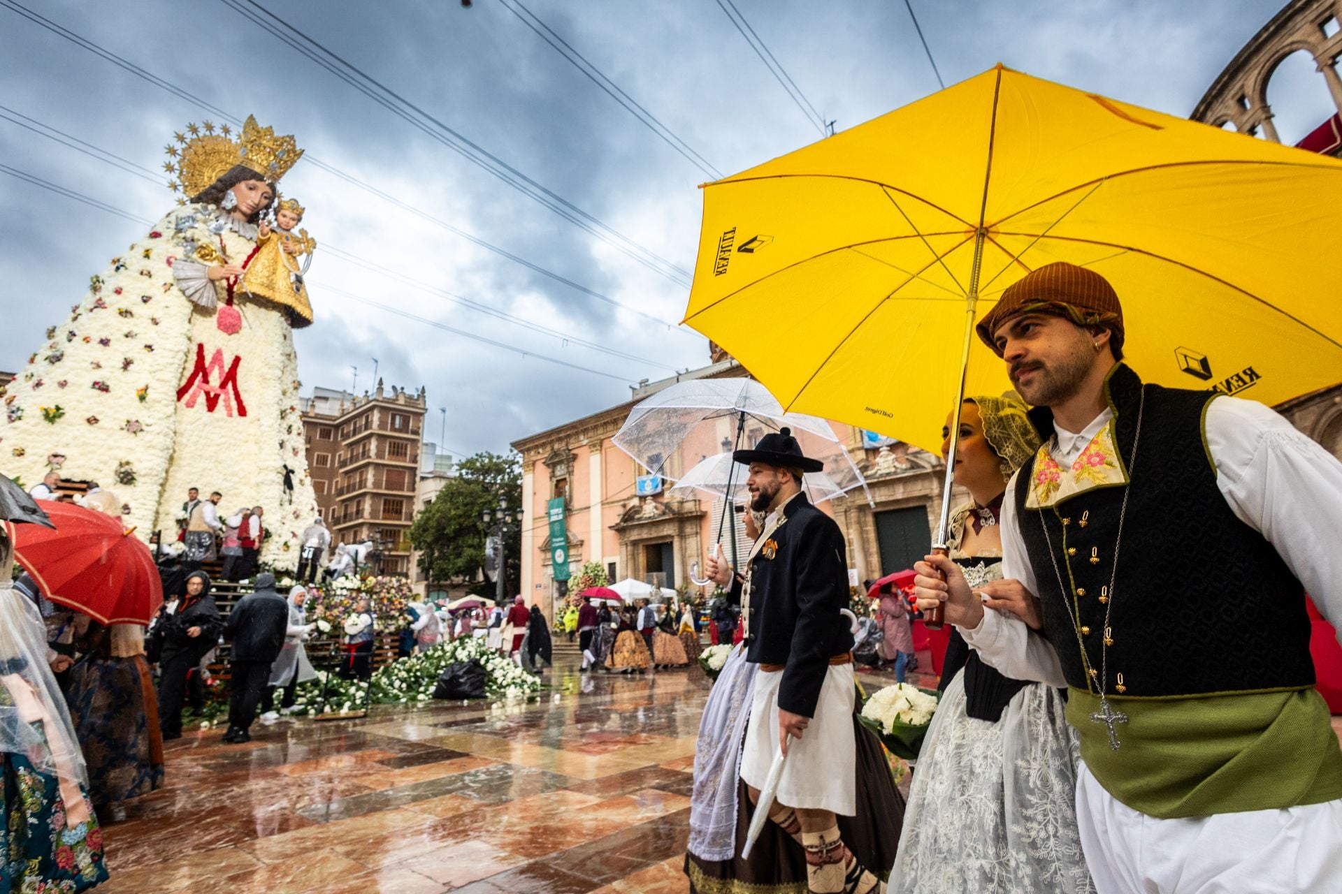 FOTOS | Segundo día de Ofrenda de las Fallas 2025