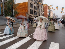 Un momento de la ofrenda en Alzira.